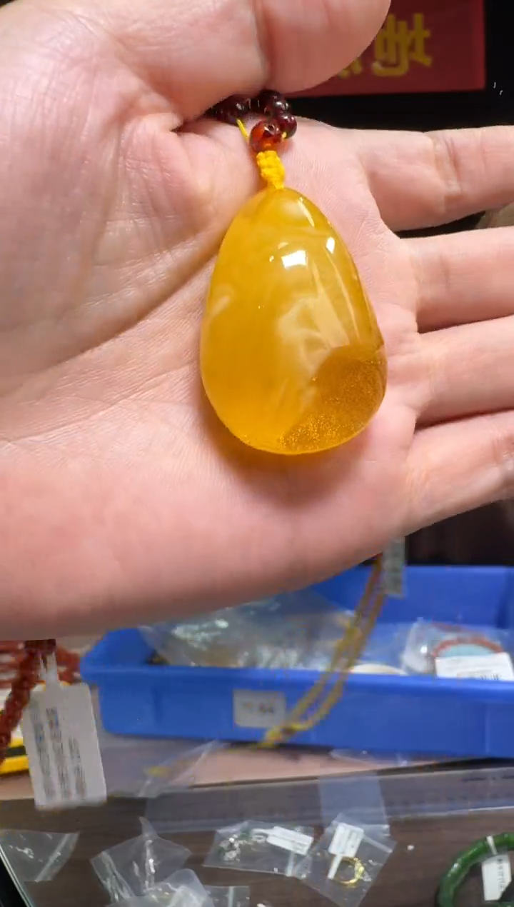 【闪购商品】蜜蜡吊坠(赠链)未镶嵌俄料鸡油黄蜜蜡吊坠裸坠9-10克