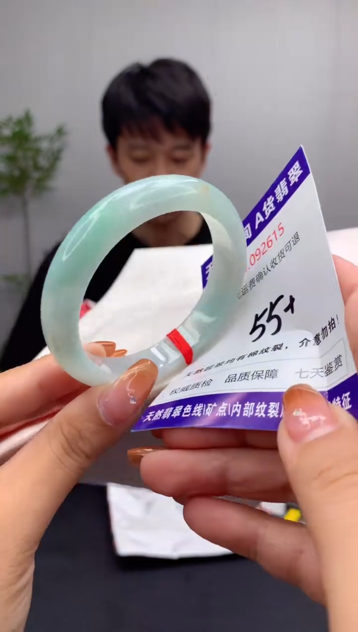 未镶嵌手镯翡翠有纹，完美者勿拍