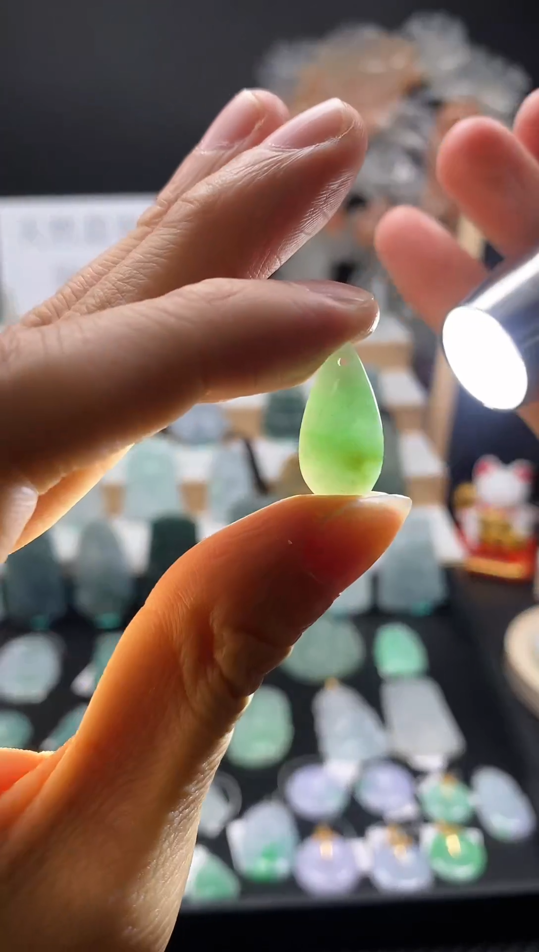 【闪购商品】翡翠颈饰未镶嵌120虚空之类水滴