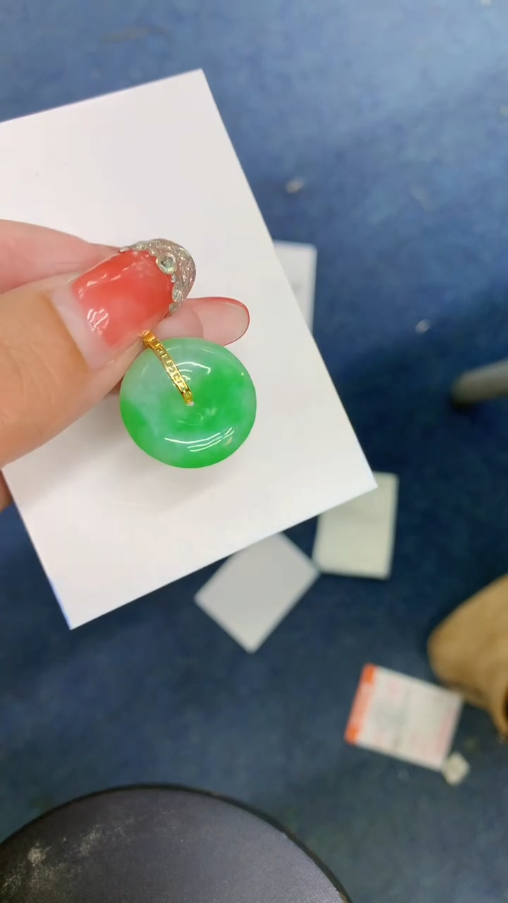 颈饰18K金镶嵌翡翠1