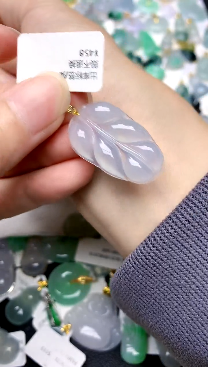 颈饰18K金镶嵌翡翠天然A货翡翠