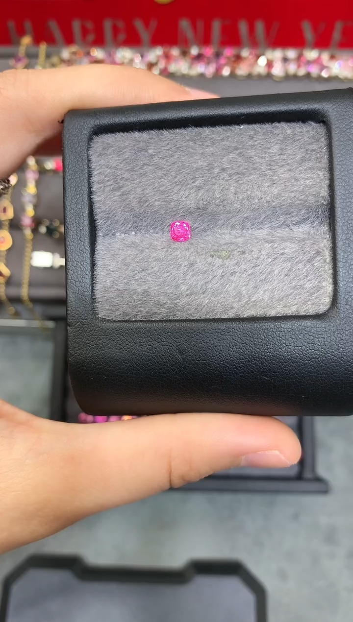 【闪购商品】定制尖晶石裸石未镶嵌枕型 sagyin粉 0.41ct