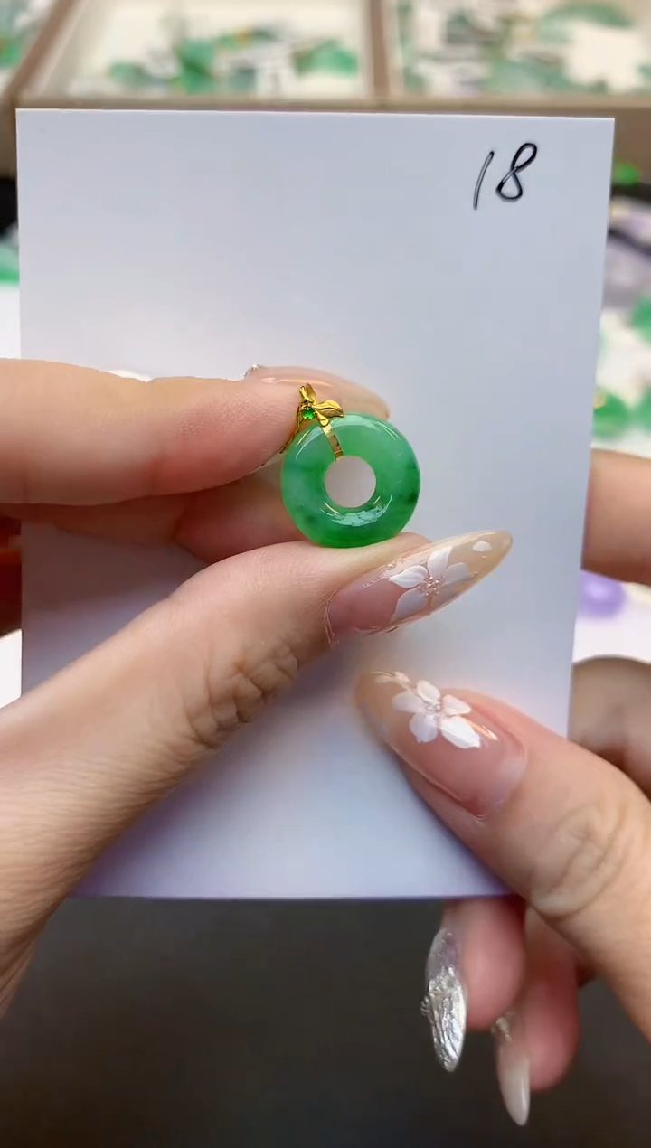 颈饰18K金镶嵌翡翠天然缅甸a货翡翠