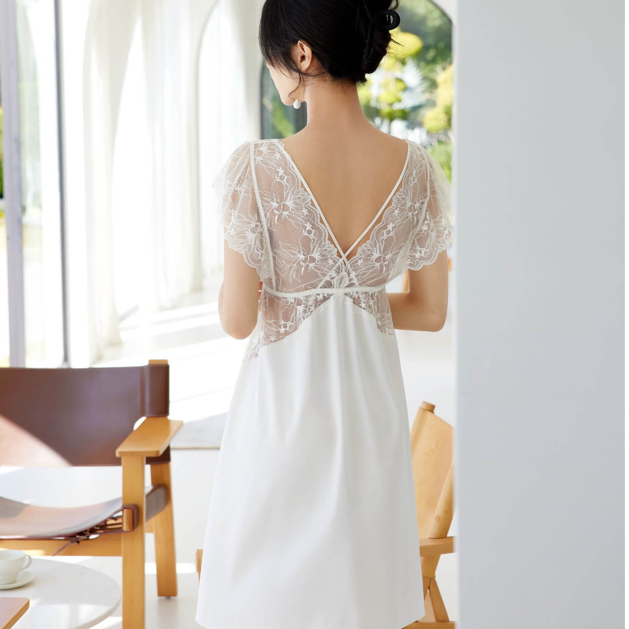 2025新款蕾丝轻奢法式小飞袖睡裙带胸垫气质睡衣女夏季家居服