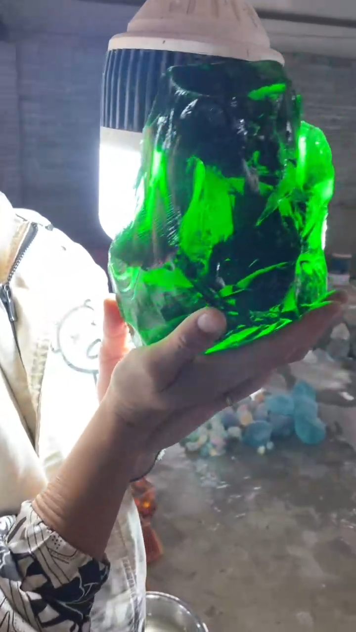 新疆五彩石原石摆件