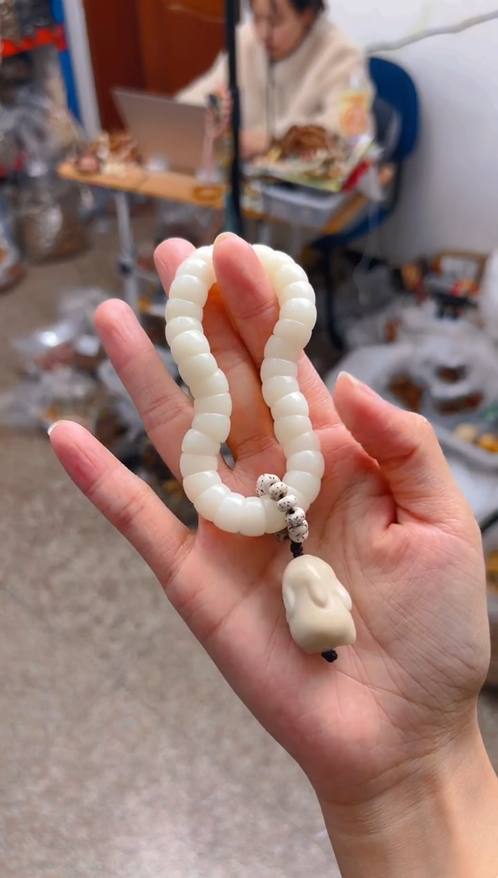 吊坠菩提根/象牙果白色大肠  白色兔