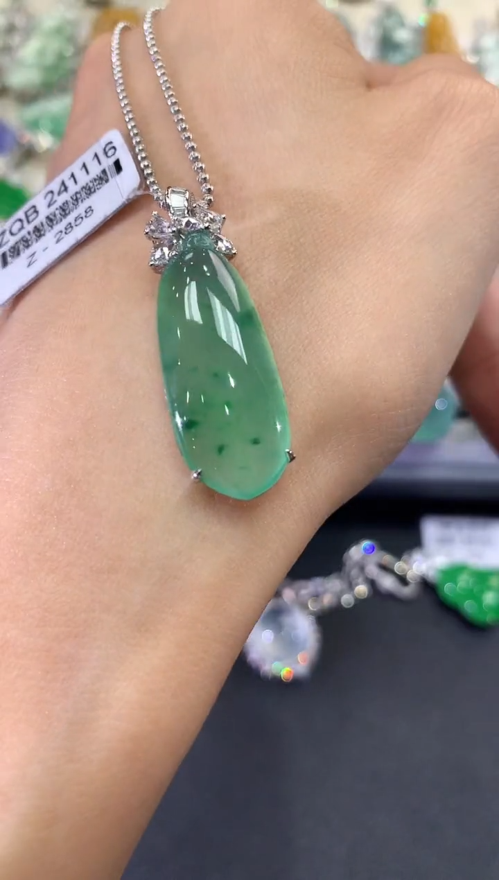 【闪购商品】翡翠吊坠(不含链)18K金镶嵌w42       