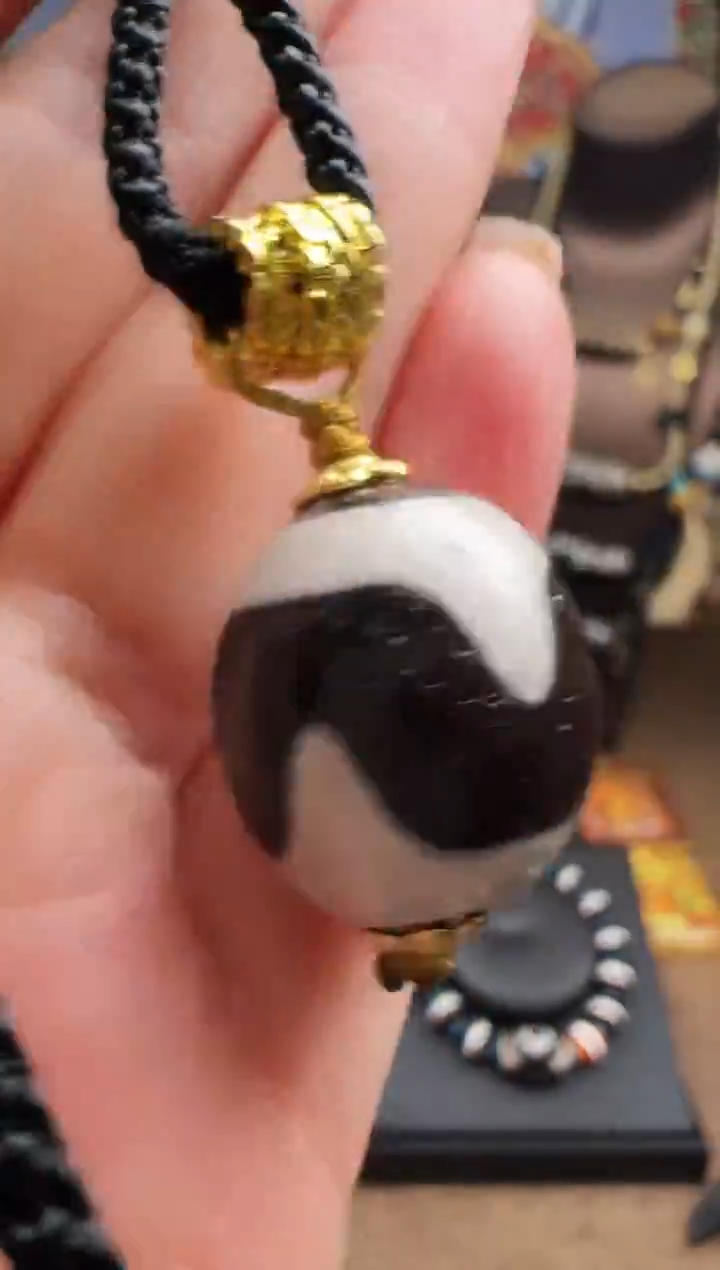 非金属珐琅精品黑白牙牙达落吊坠19