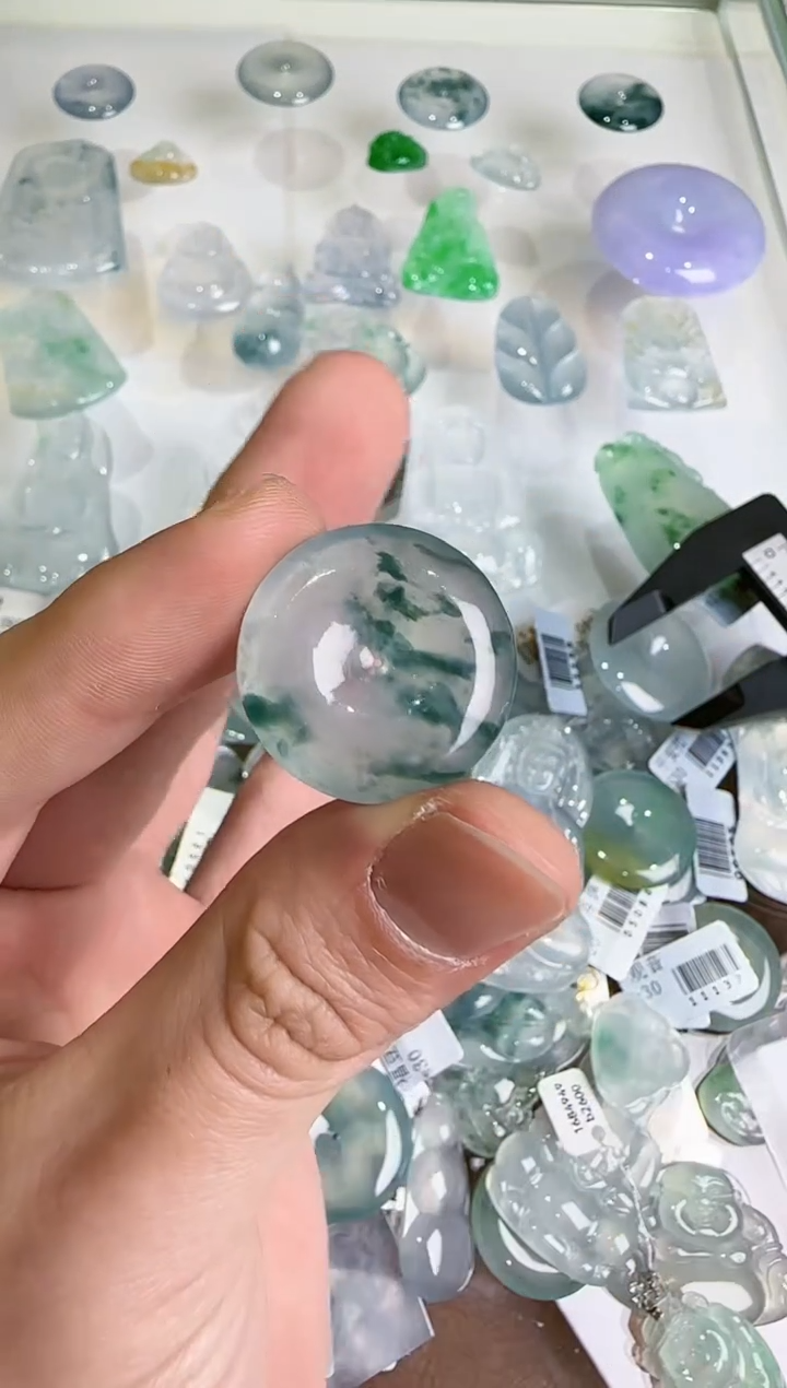 【闪购商品】翡翠吊坠(不含链)未镶嵌····