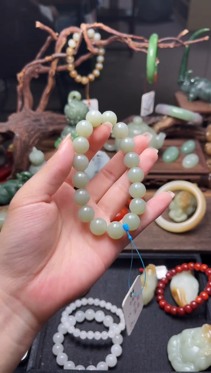 手串未镶嵌和田玉卡12且末青白 圆珠有瑕疵9010368