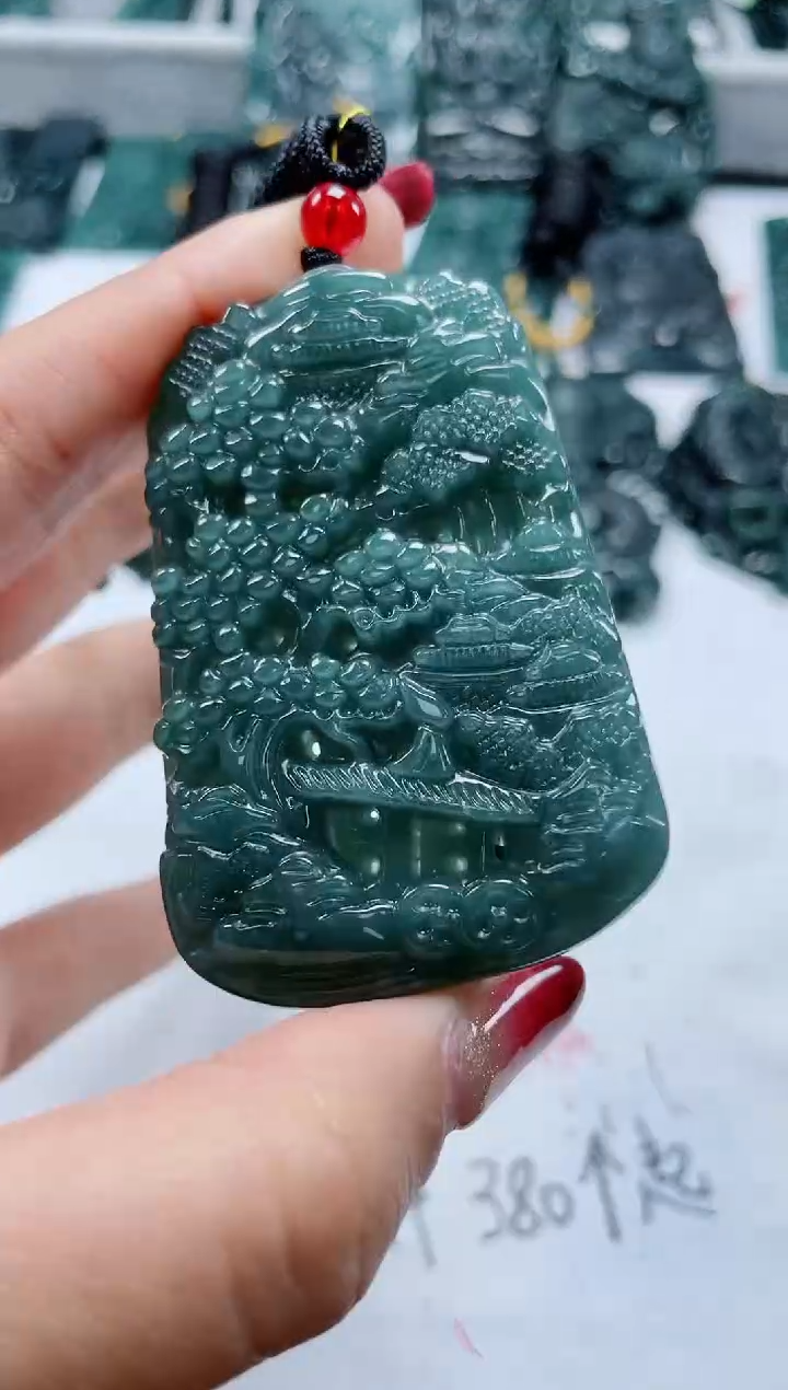 【闪购商品】翡翠颈饰未镶嵌              