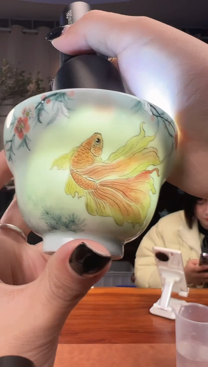 【闪购商品】杯景德镇青花五彩斗鱼折腰杯