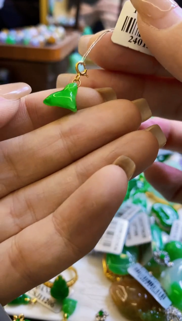 【闪购商品】定制翡翠未镶嵌吊坠