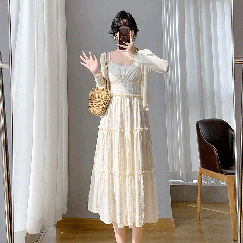 时尚洋气蕾丝花边吊带连衣裙女夏2025新款温柔风收腰显瘦初恋长裙