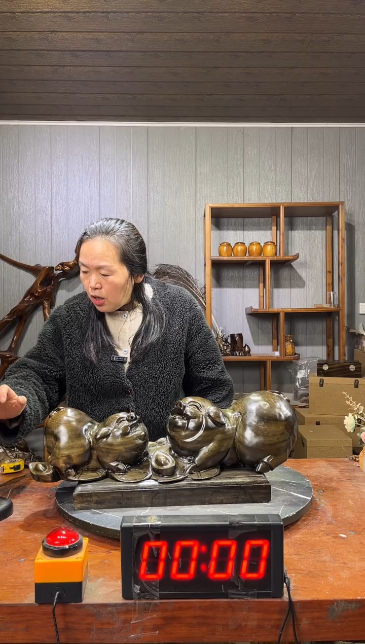 金丝楠雪**人阴沉木福猪摆件