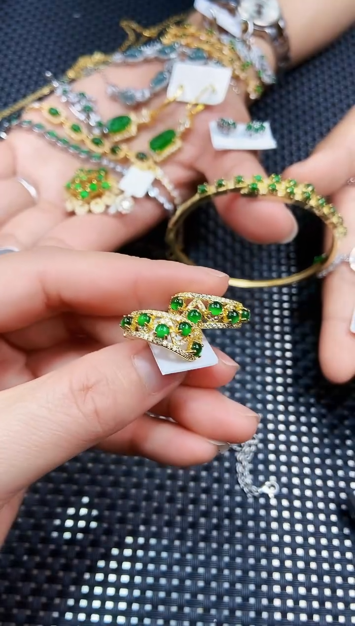 【闪购商品】翡翠耳饰未镶嵌111111111