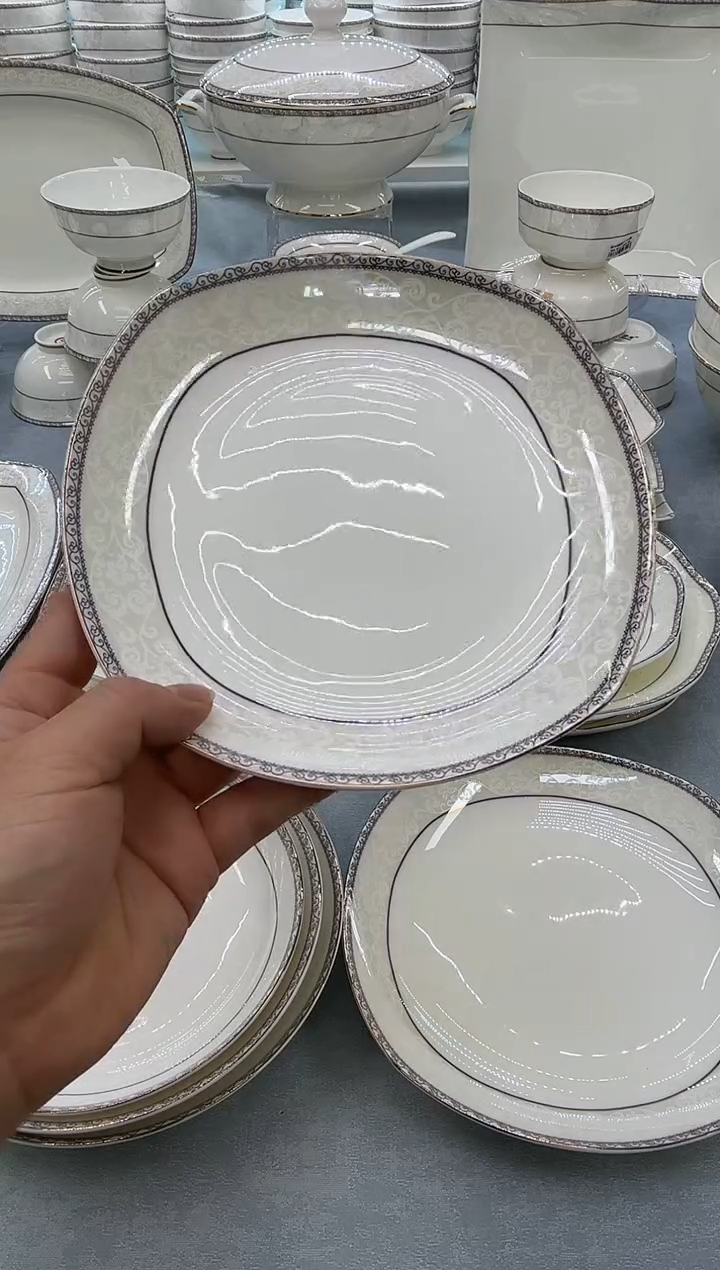 骨瓷玲珑7.5方2个  