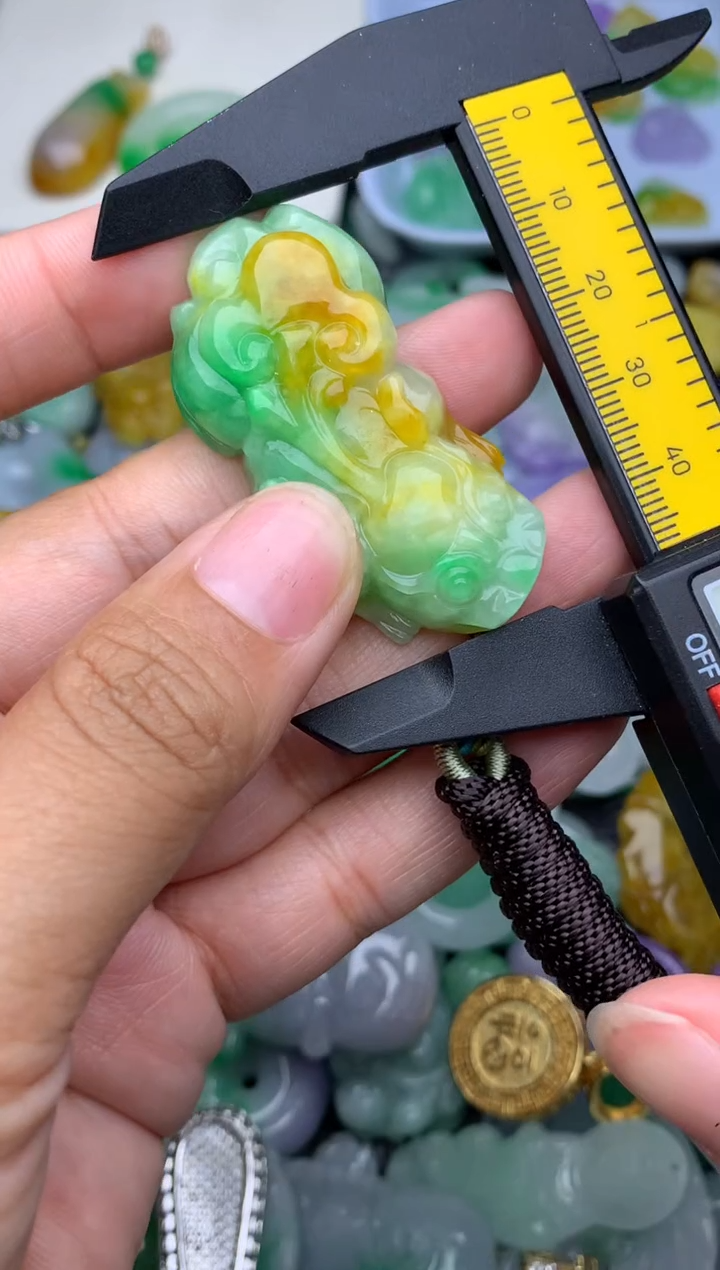 颈饰未镶嵌翡翠天然缅甸翡翠吊坠