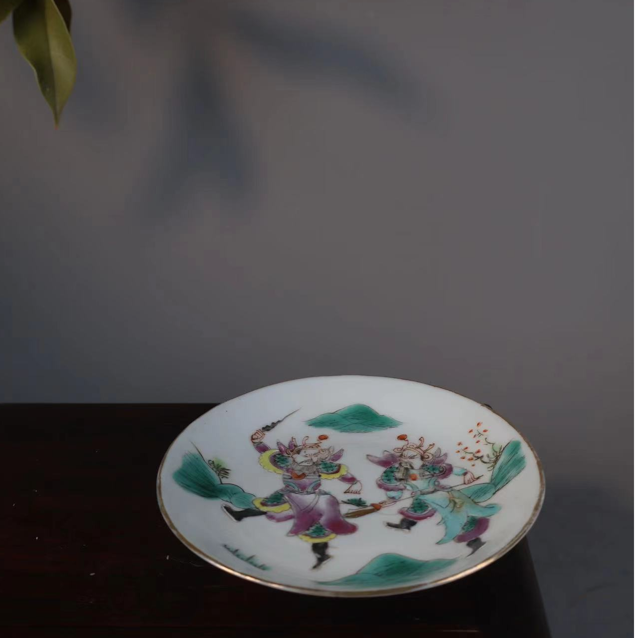 6:清晚期粉彩人物战将盘