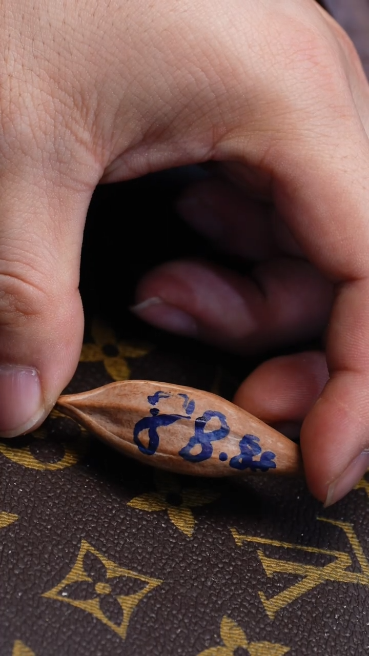 【闪购商品】橄榄核吊坠苏工橄榄核