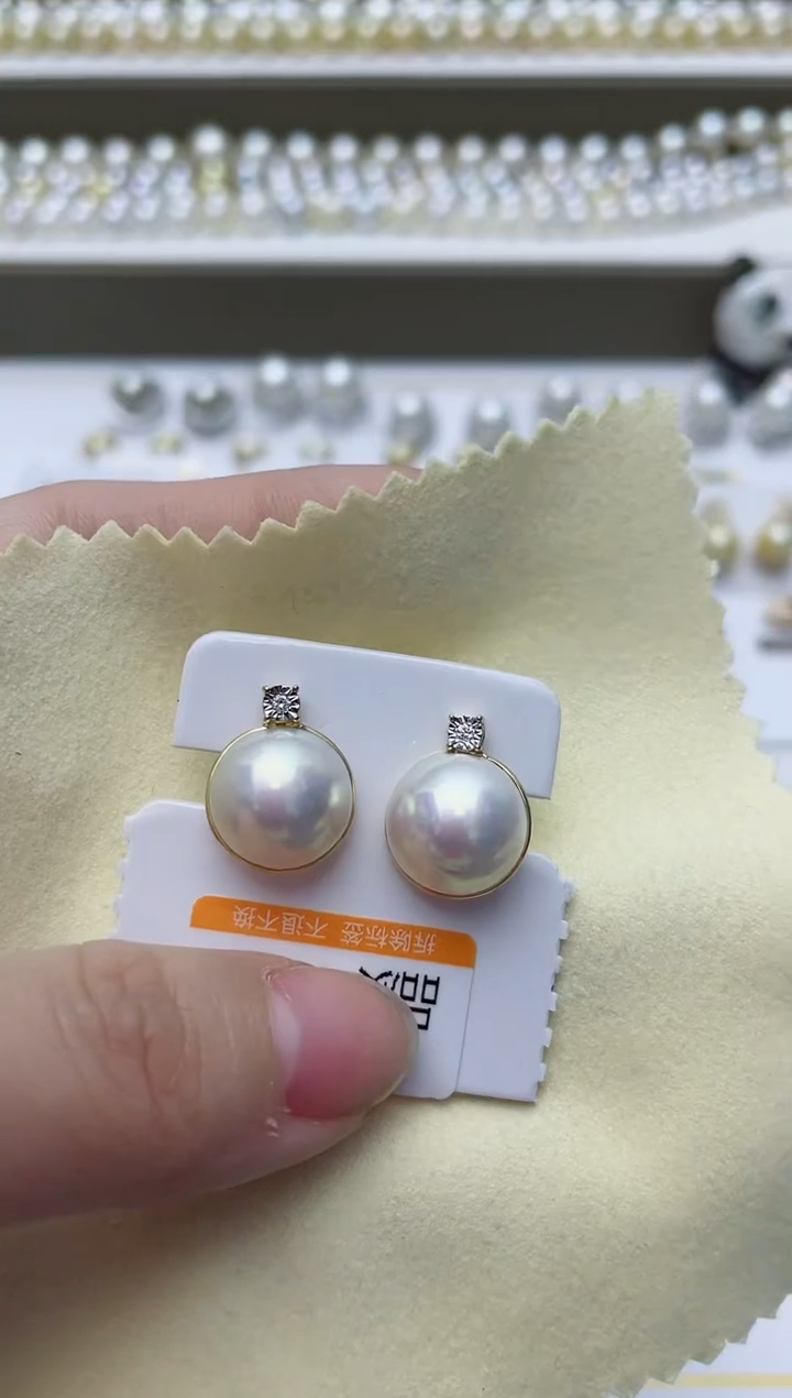 【闪购商品】拼合珍珠（马贝珠）耳饰18K金镶嵌A39