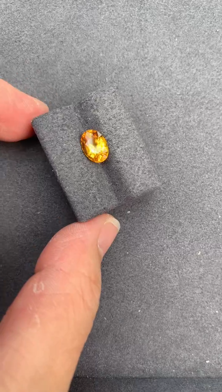 【闪购商品】彩色蓝宝石裸石未镶嵌2ct黄蓝宝