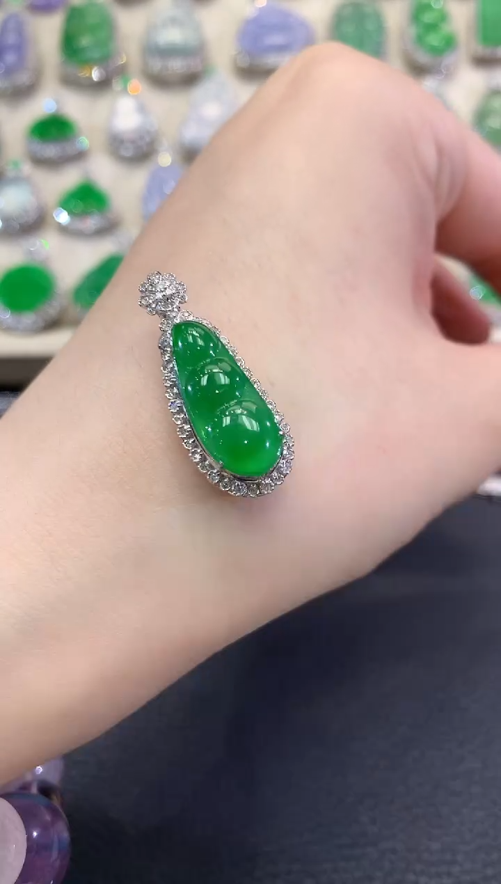 翡翠18K金镶嵌吊坠(不含链)春日珠宝 C25   