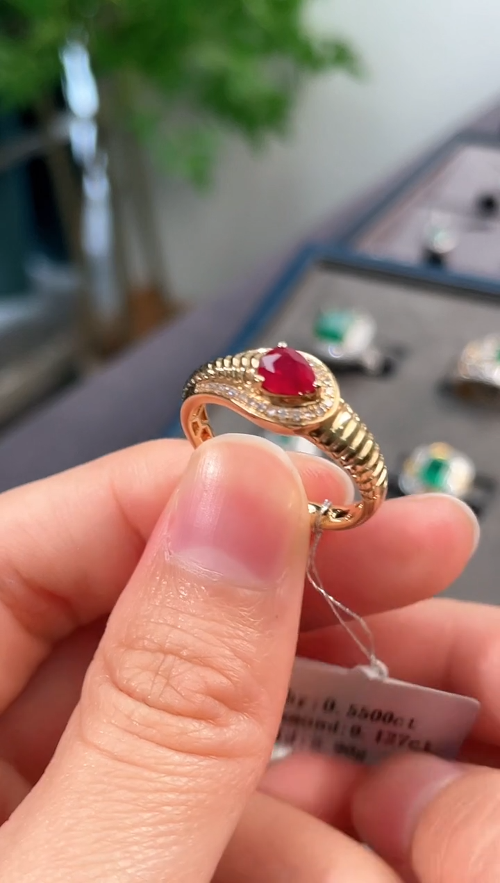 【闪购商品】红宝石戒指18K金镶嵌/0.55ct/灵蛇
