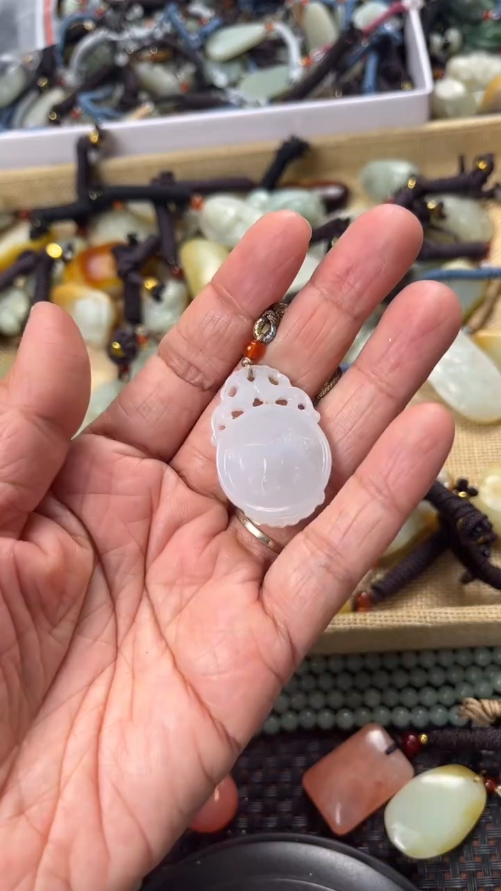 【闪购商品】和田玉颈饰未镶嵌多样性发货没有证书拍一发一有瑕