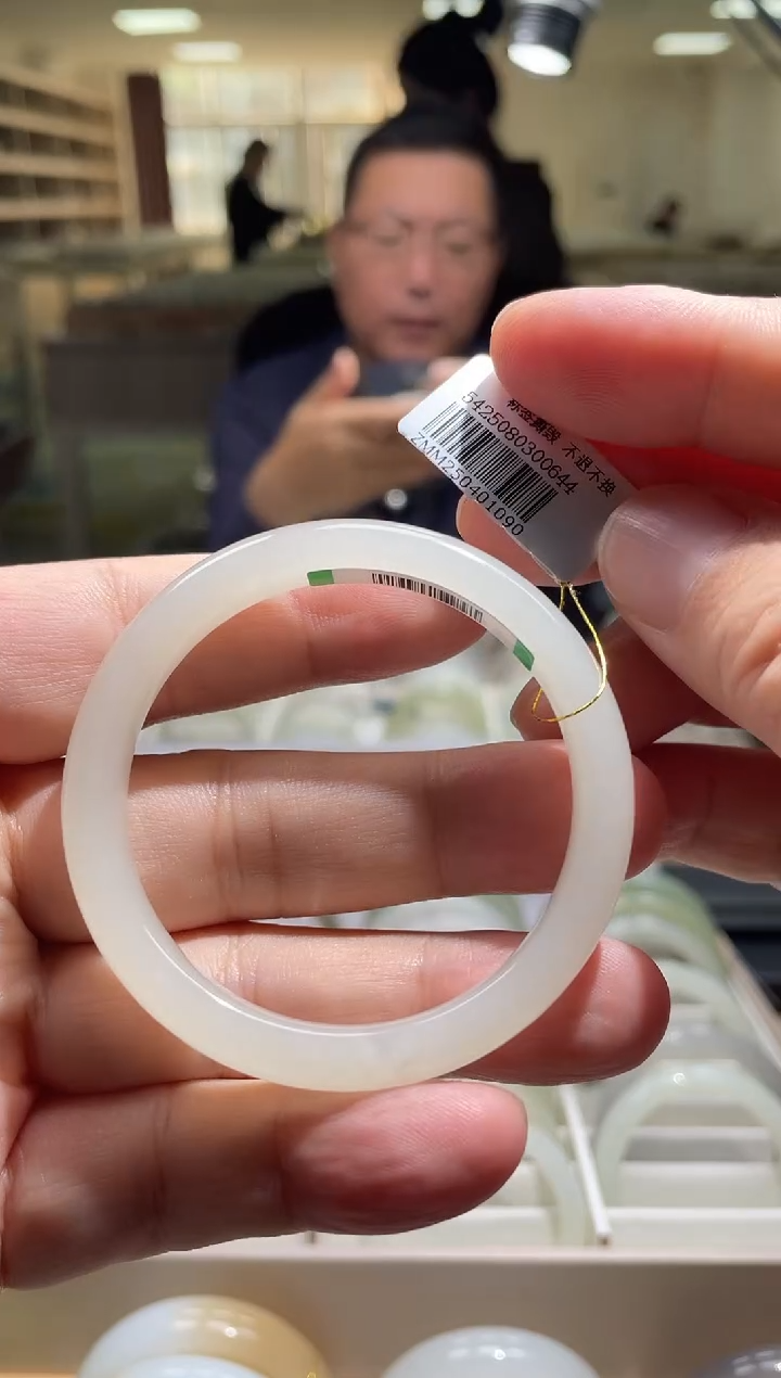 未镶嵌手镯和田玉51圈口 1090