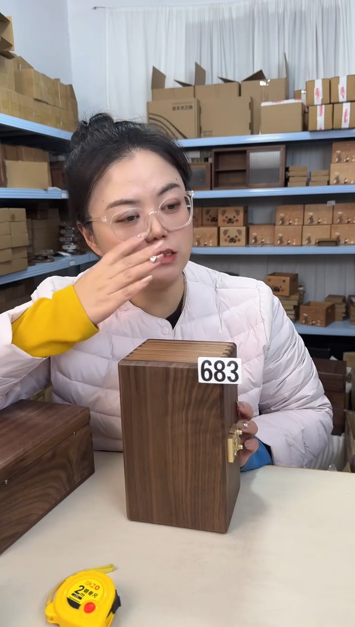 木683号北美黑胡实木手镯盒