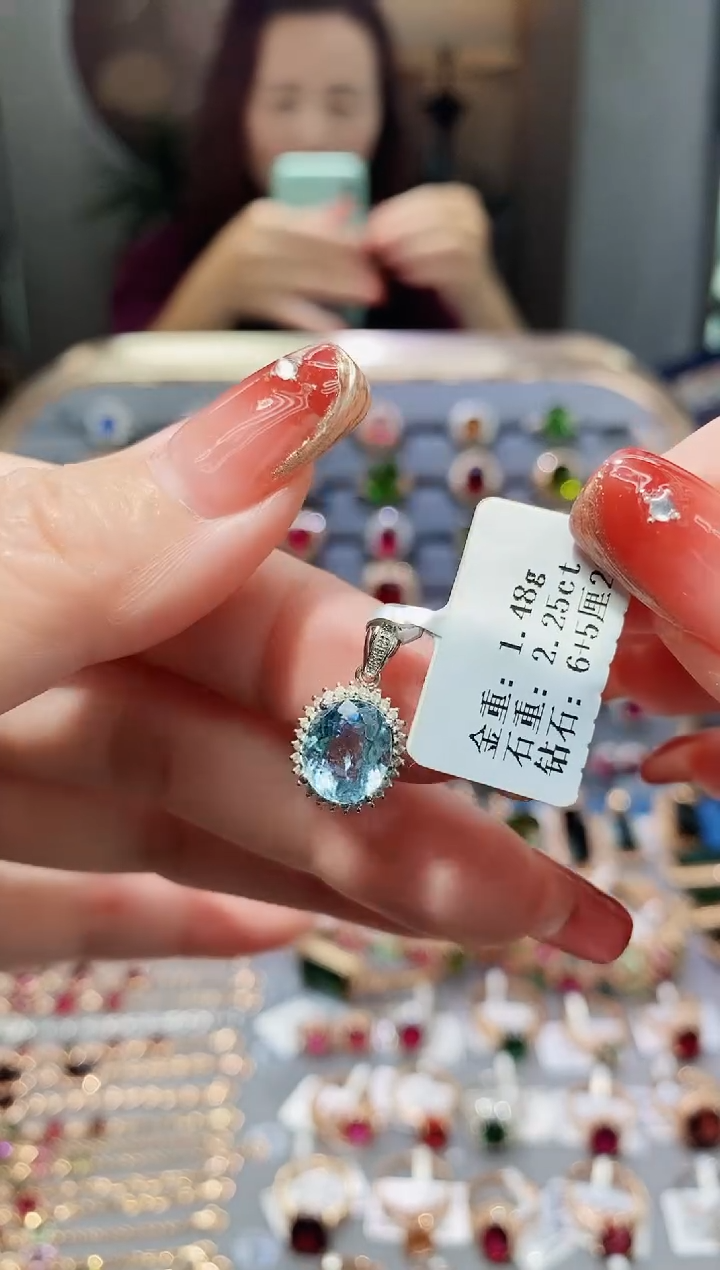 【闪购商品】海蓝宝石颈饰18K金镶嵌2.25.