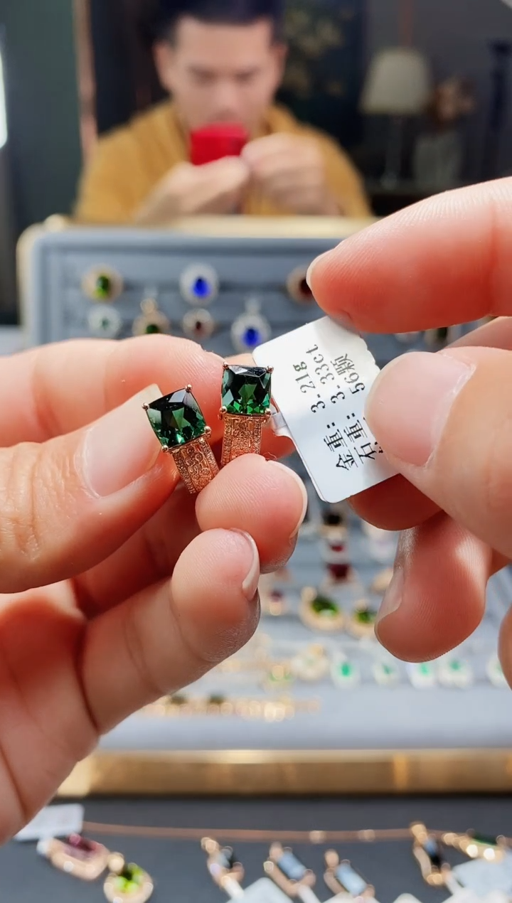 【闪购商品】碧玺耳饰18K金镶嵌配钻3.33.