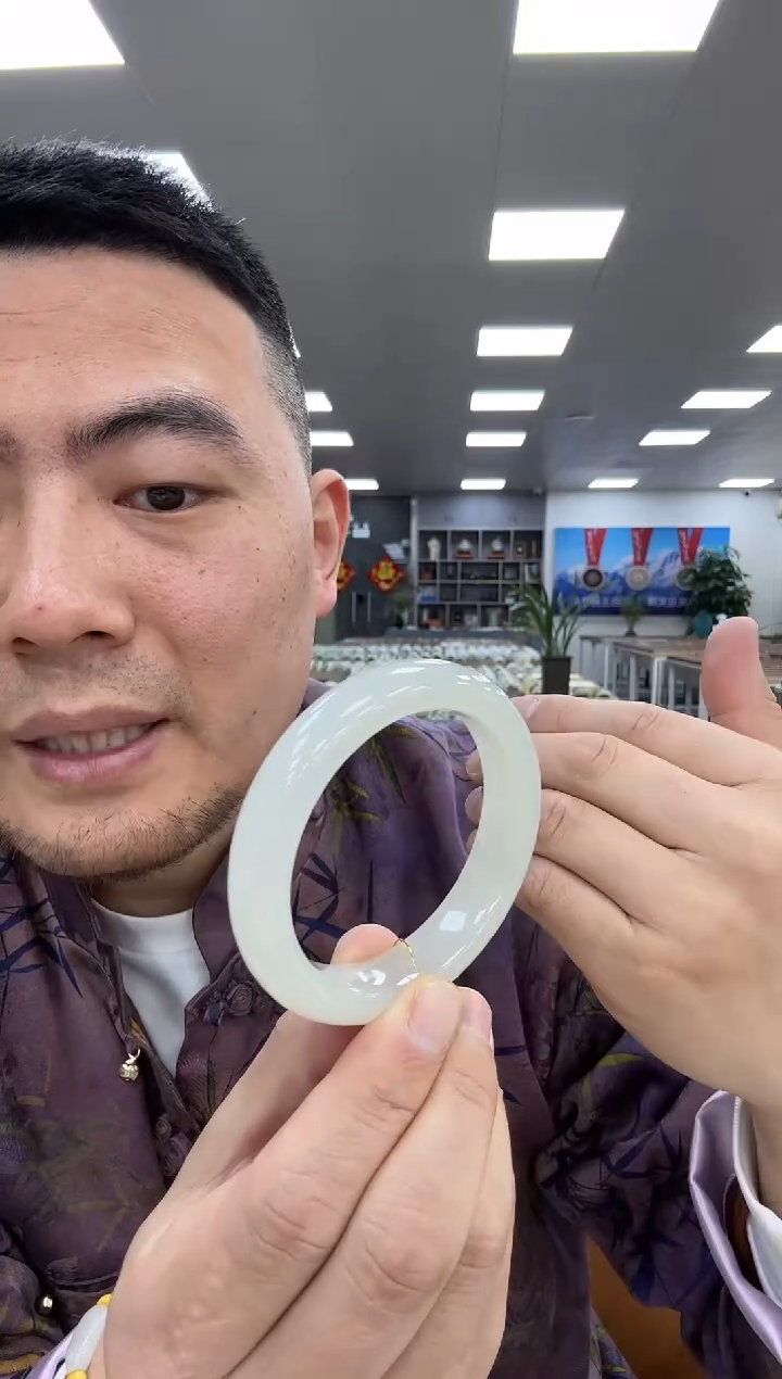 【闪购商品】和田玉手镯未镶嵌56  134