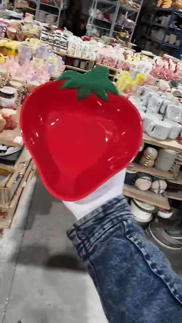 陶瓷草莓面碗微瑕 凑满20元包邮