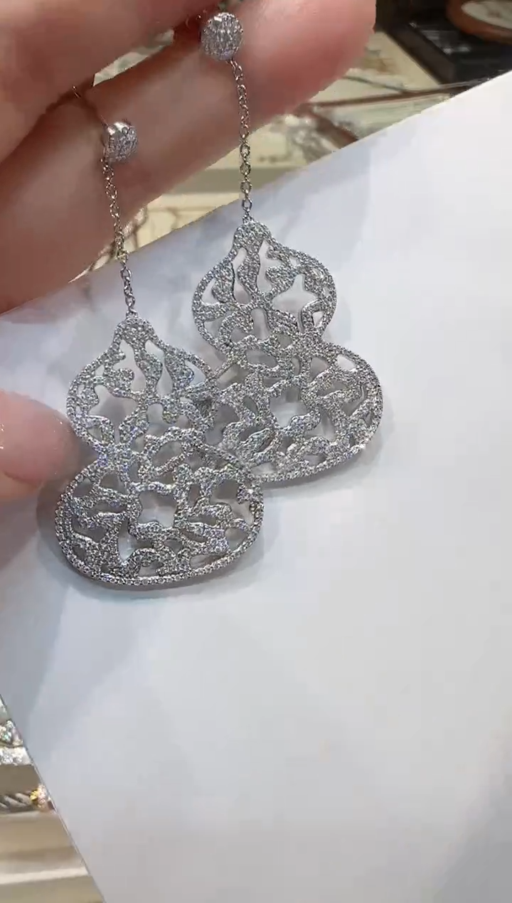 【闪购商品】钻石耳钉18K金镶嵌镂空葫芦耳钉