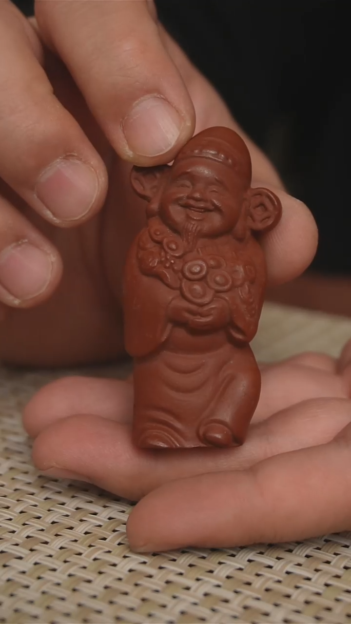 紫砂茶宠宜兴紫砂茶宠朱泥财神