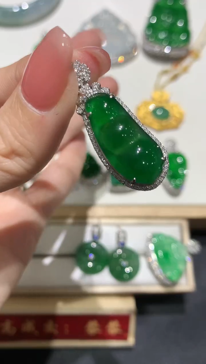 【闪购商品】翡翠颈饰18K金镶嵌团购11