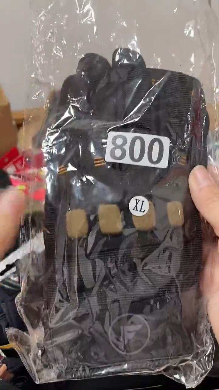 800手套一副     