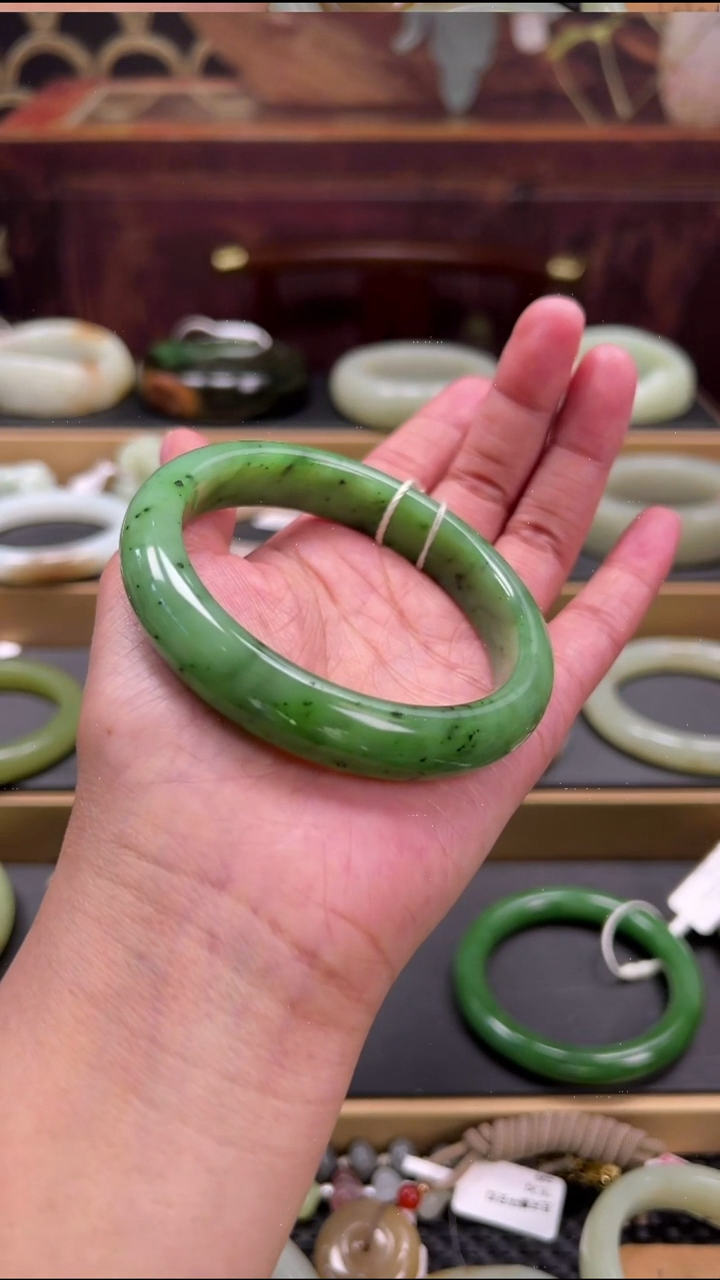 未镶嵌手镯和田玉63微瑕