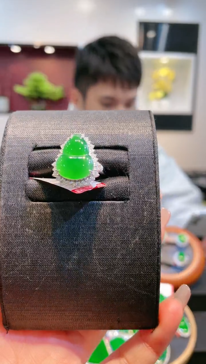 【闪购商品】翡翠颈饰18K金镶嵌A11天然A货翡翠两用款戒指