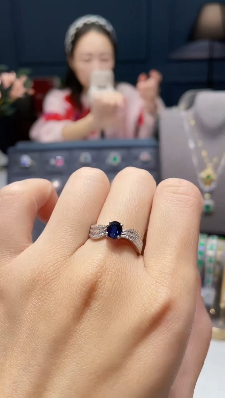 【闪购商品】蓝宝石戒指18K金镶嵌0.90克拉 
