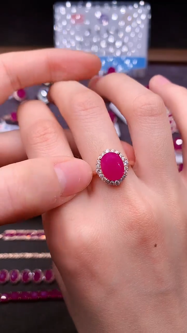 【闪购商品】红宝石戒指银S925镶嵌........