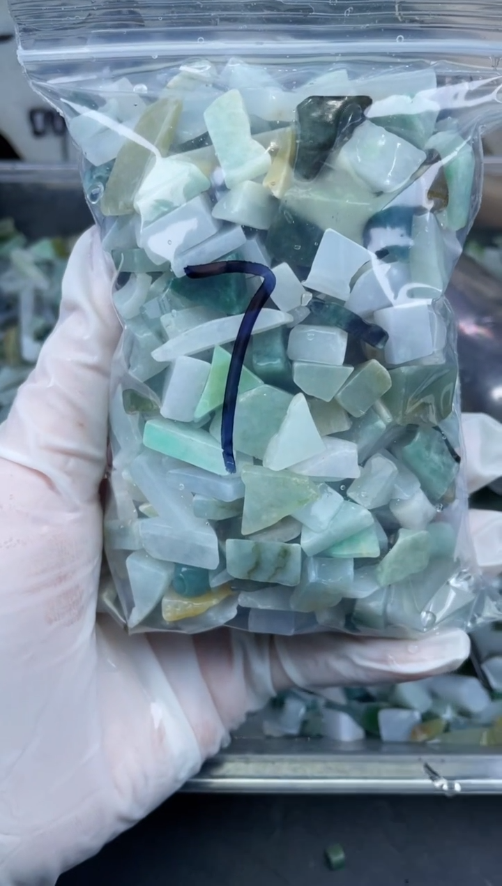 【闪购商品】翡翠颈饰未镶嵌天然翡翠小号500克7