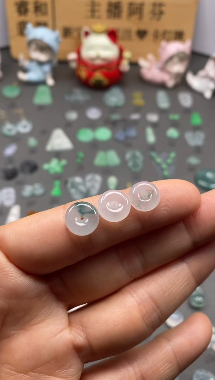 【闪购商品】翡翠颈饰未镶嵌冰扣子3颗/芬