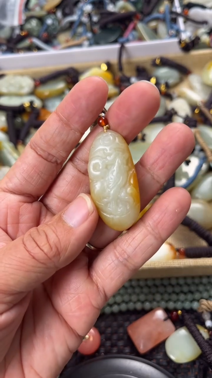 【闪购商品】和田玉颈饰未镶嵌多样性发货没有证书拍一发一有瑕