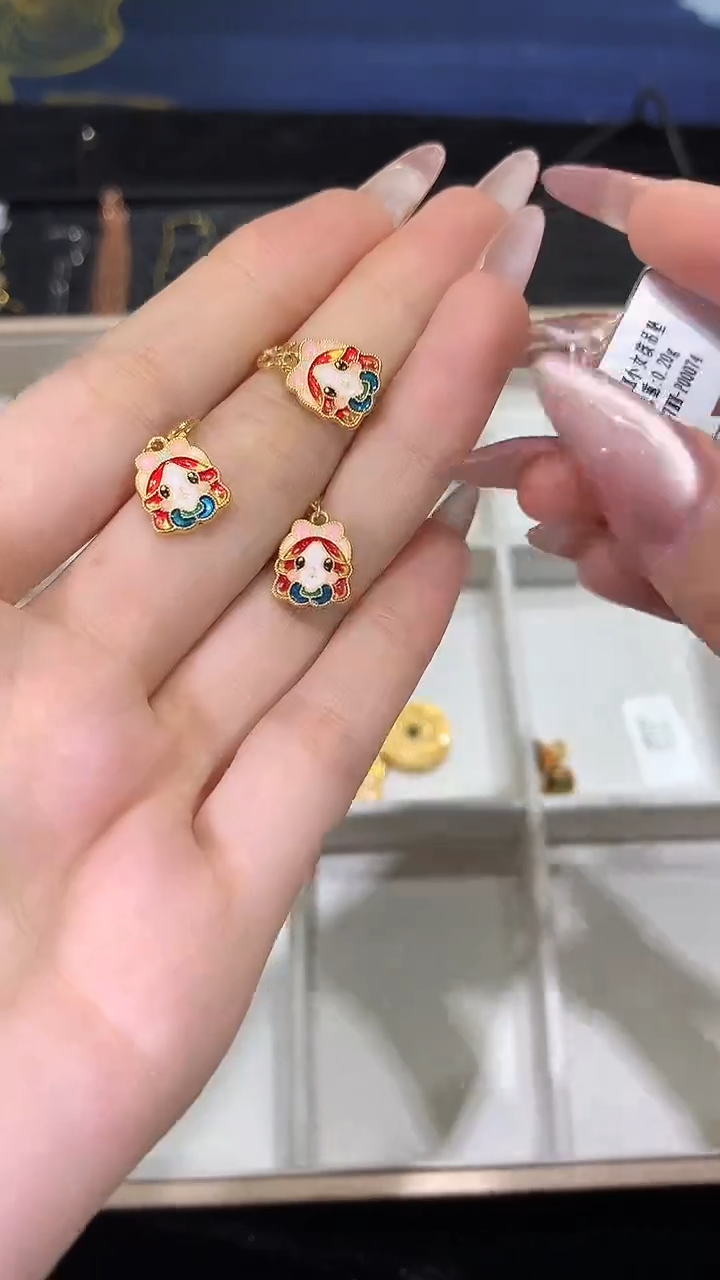 【闪购商品】18K金吊坠(不含链)小女孩吊坠多样性发一
