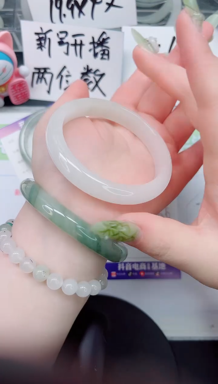 【闪购商品】石英质玉手镯未镶嵌a131