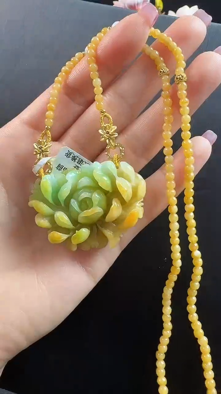 颈饰未镶嵌翡翠花牌