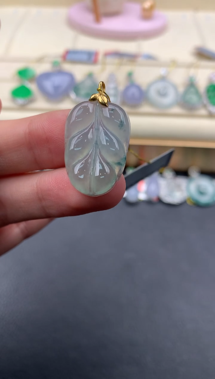 【闪购商品】翡翠颈饰18K金镶嵌W18     